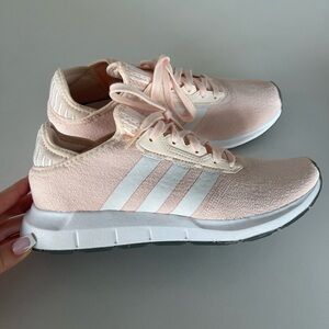 Adidas Originals women’s swift run x pink tint/ cloud white